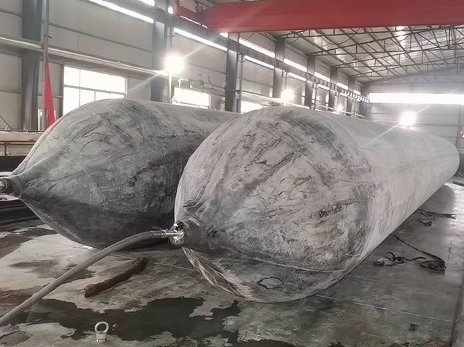 Marine launching and launching airbags
